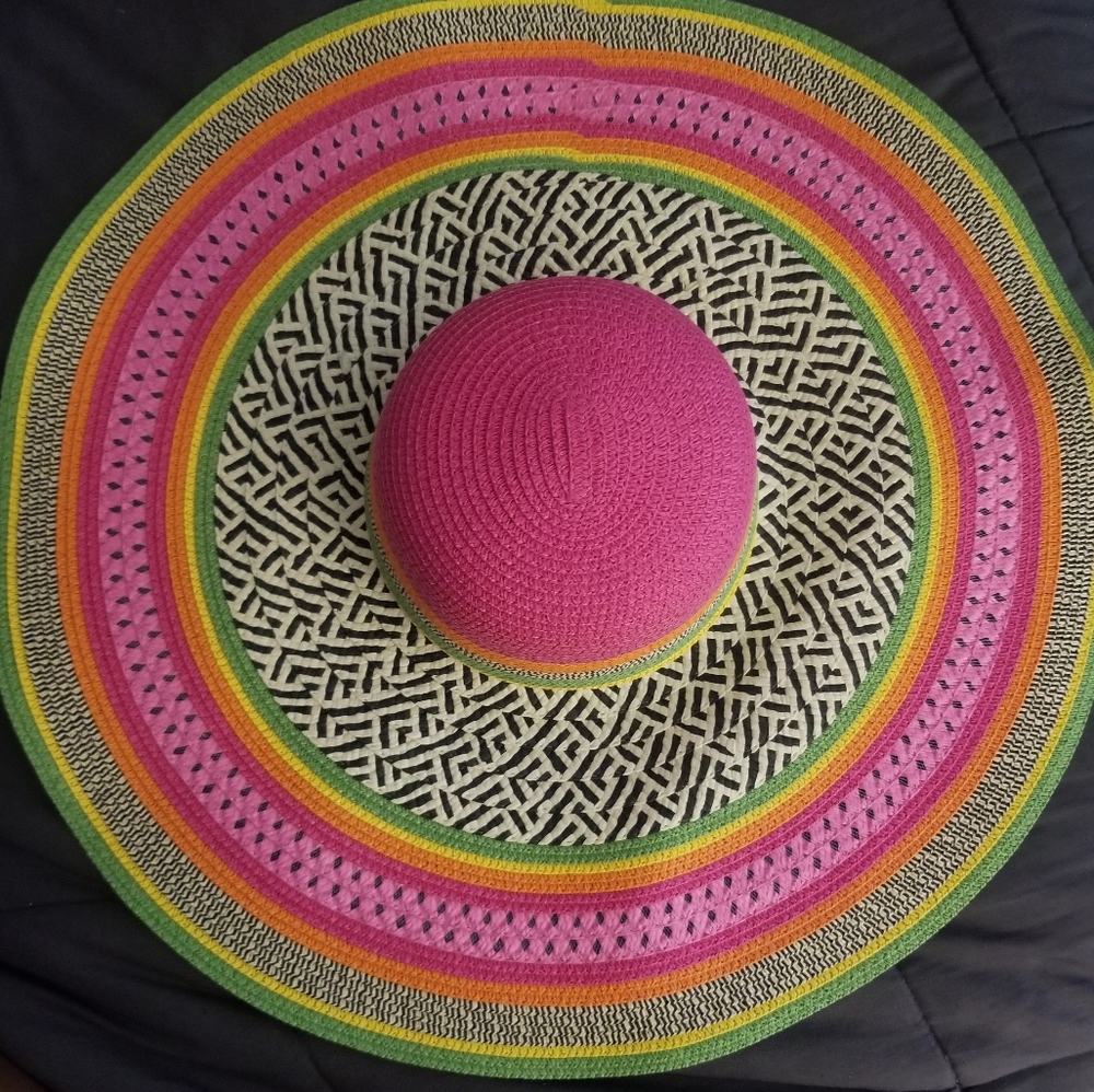 Straw floppy hat